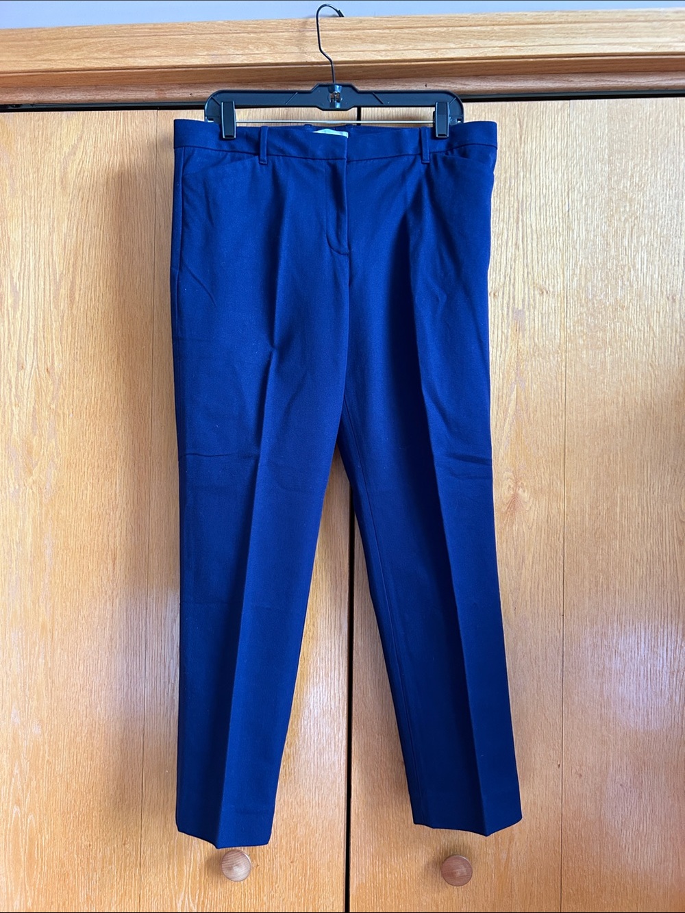 Women’s Slim Cropped Pants in Navy Blue